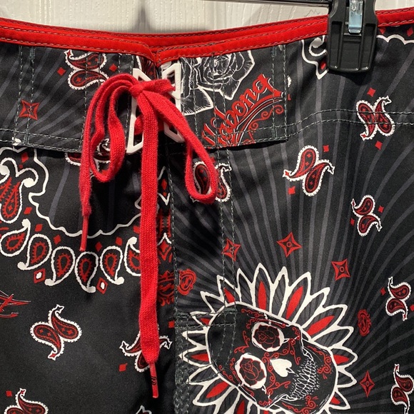 Billabong Skull Bandana Print Board Shorts Size 32 - Picture 2 of 6